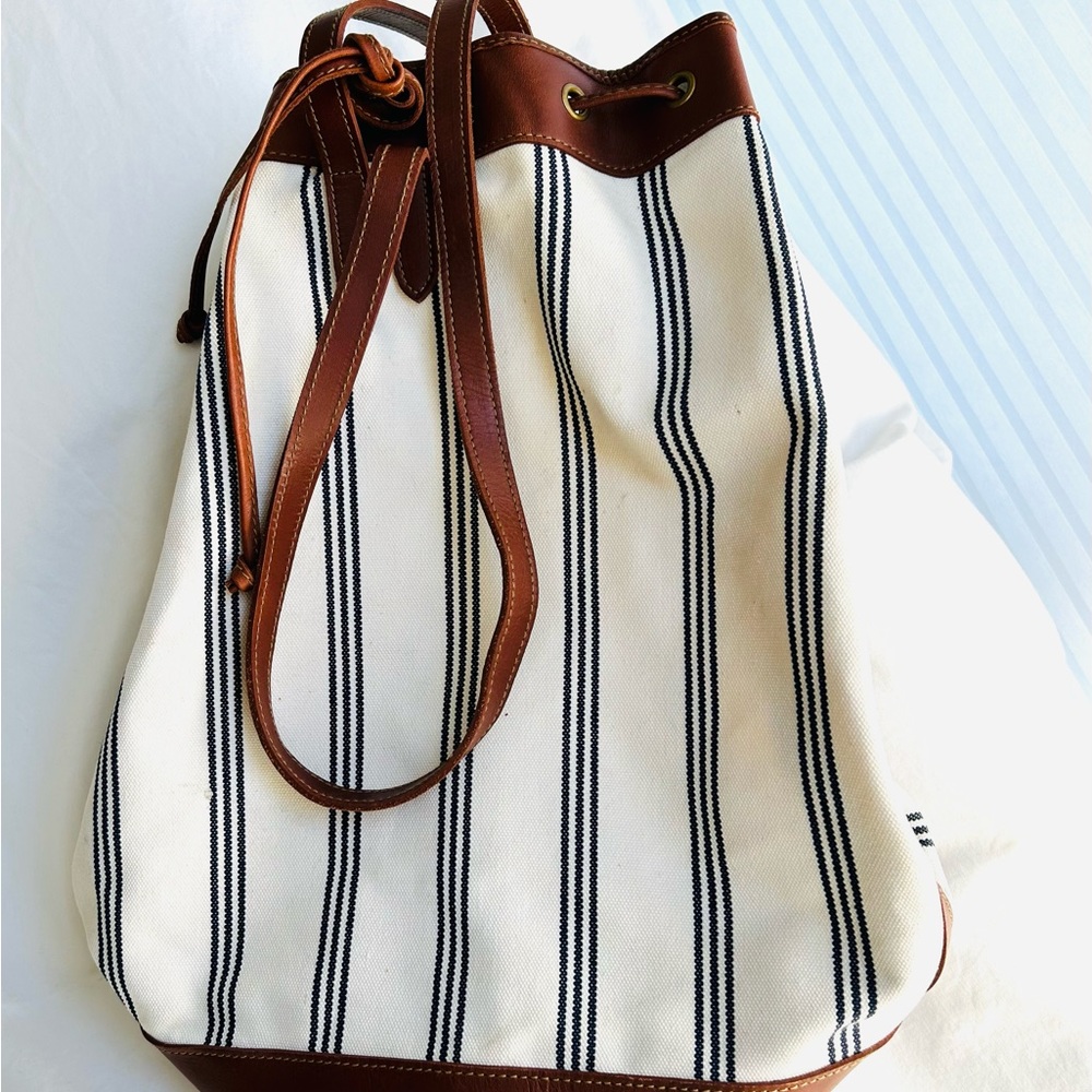 Calvin Klein bucket shoulder beach tote